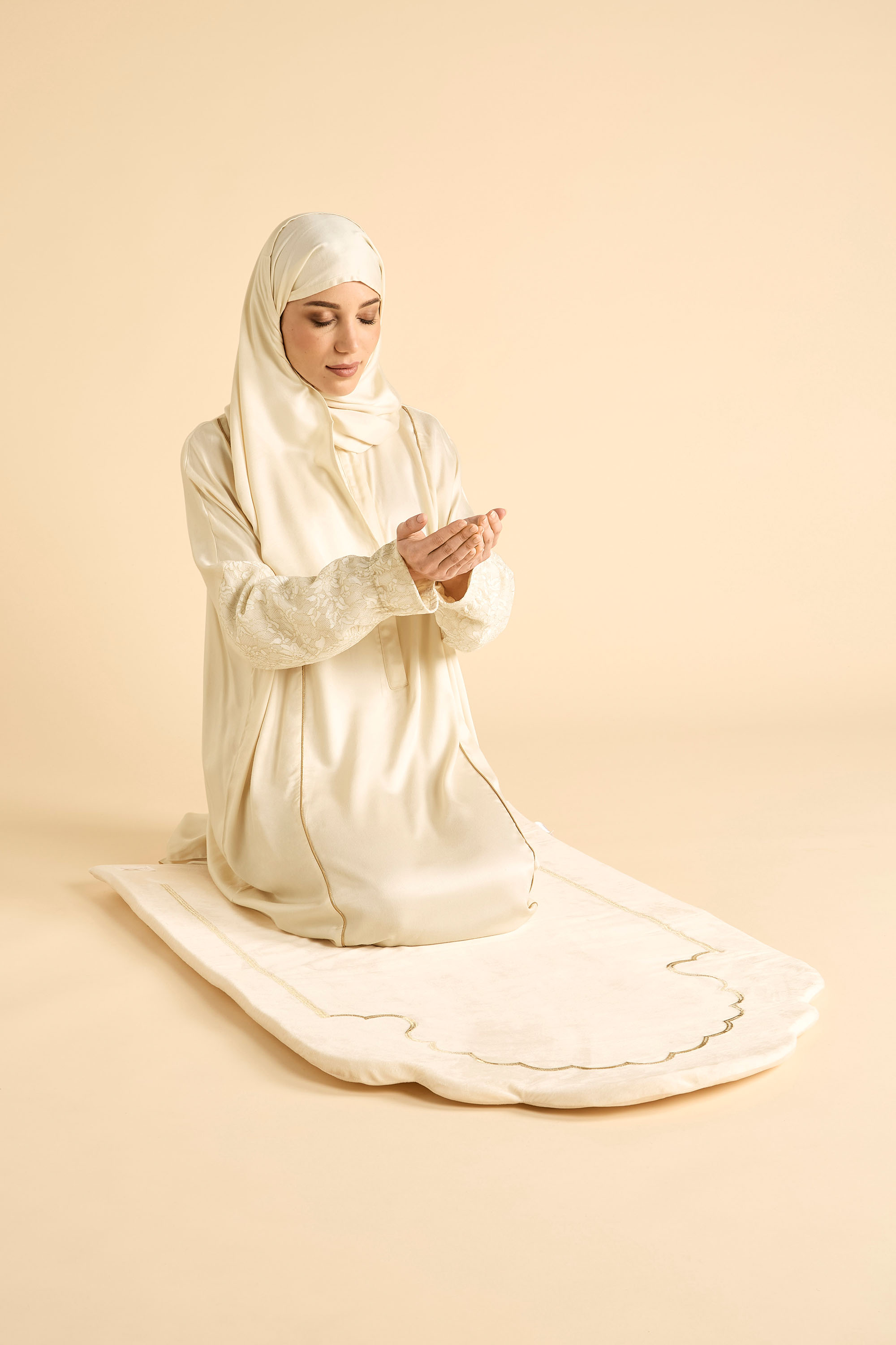 سجادة صلاة مميزة مع تطريز وحشوة product image 5