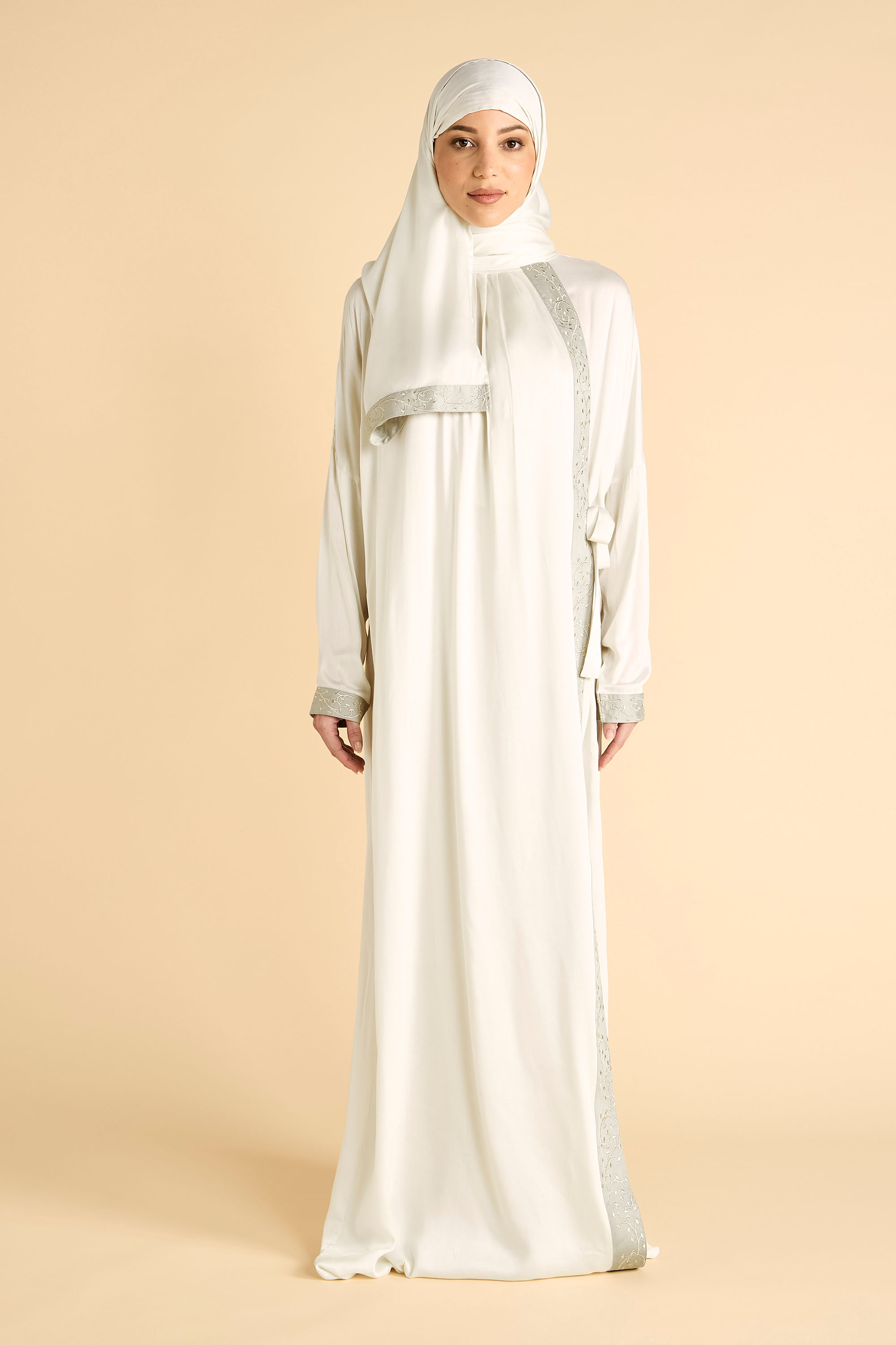 شرشف صلاة بربطة جانبية مع تطريز ذهبي على حواف رمادية product image 1